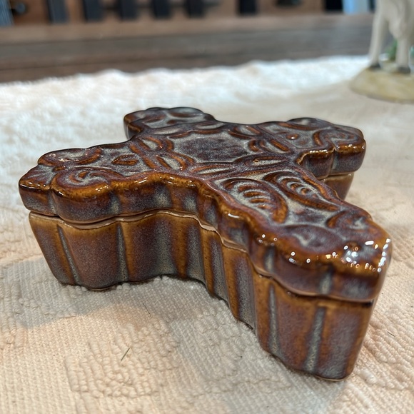 Source Unknown Other - Ceramic Cross Trinket Box